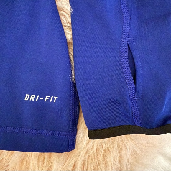 Women's Blue Nike Hoodie Sweater. Used. XL. Dri-Fit. Thumb holes. - Picture 9 of 9